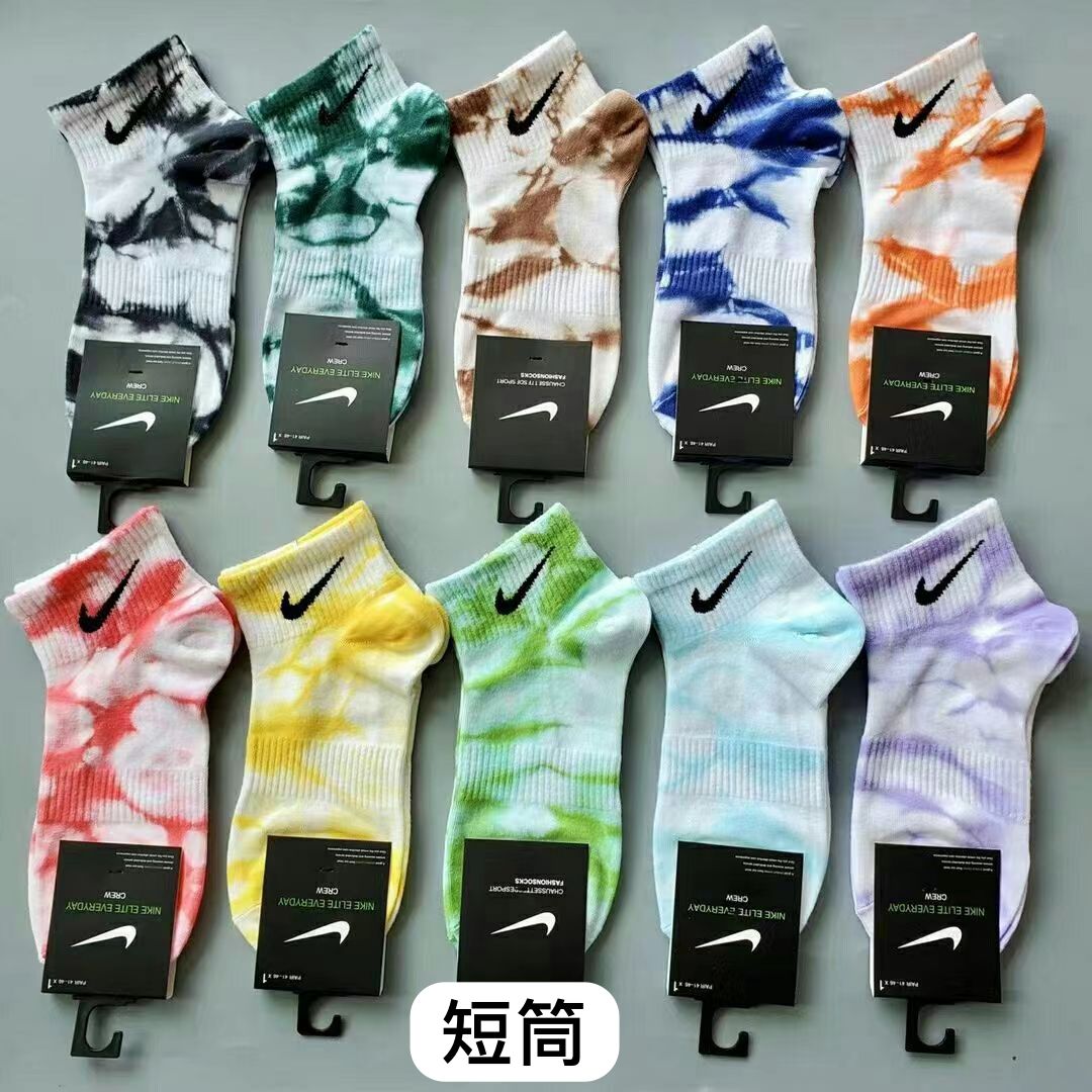 3款尺寸選擇$58組5對。Nike男女款扎染襪