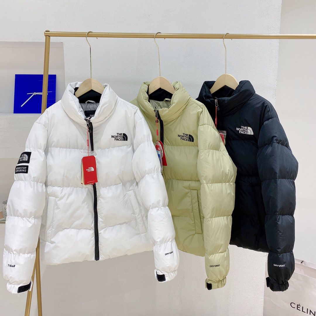 $420件。2件起$4OO件。The North Face羽絨外套