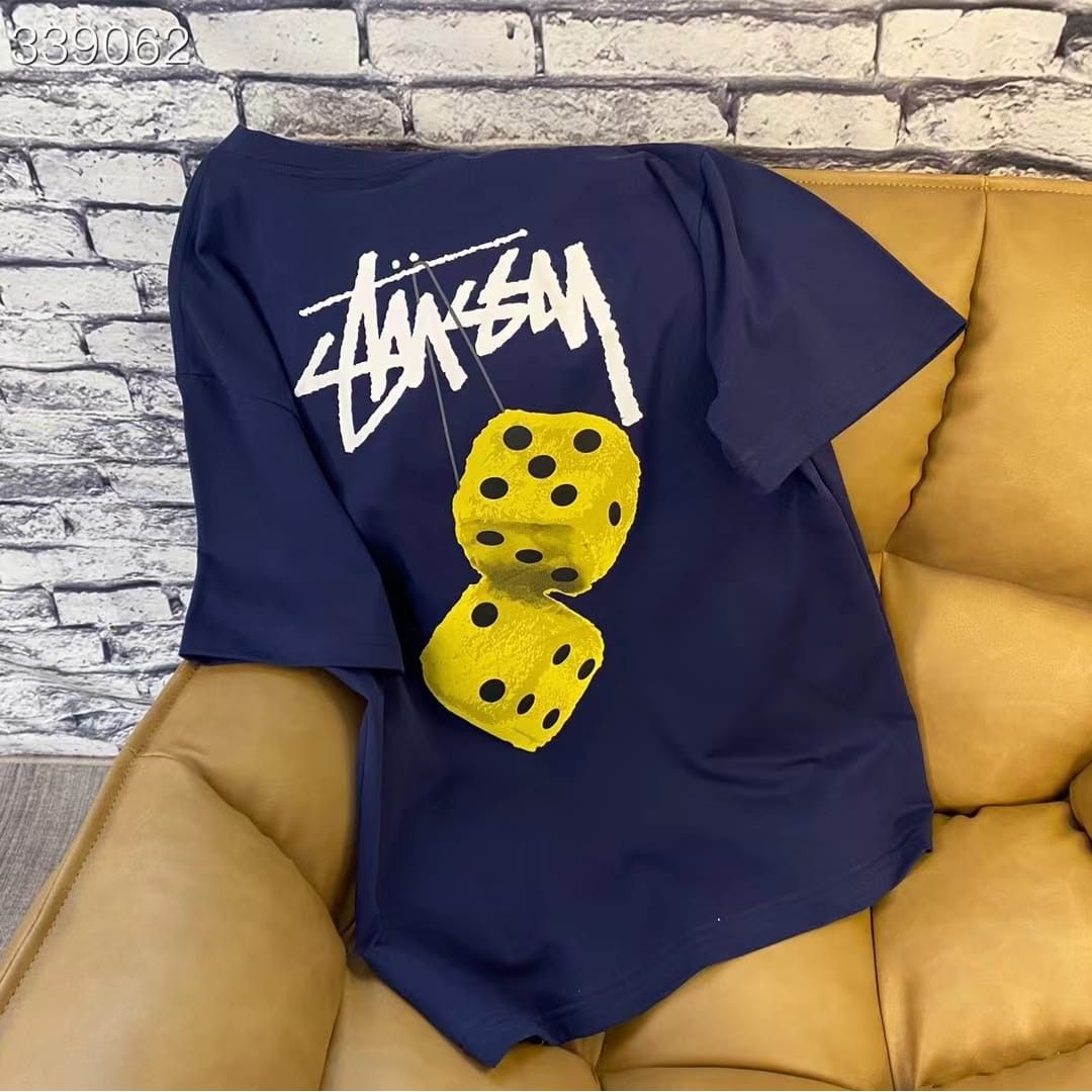 $160件。2件起$150件。潮牌stussy西圖斯新款毛絨子骰男情女侶短袖T恤
