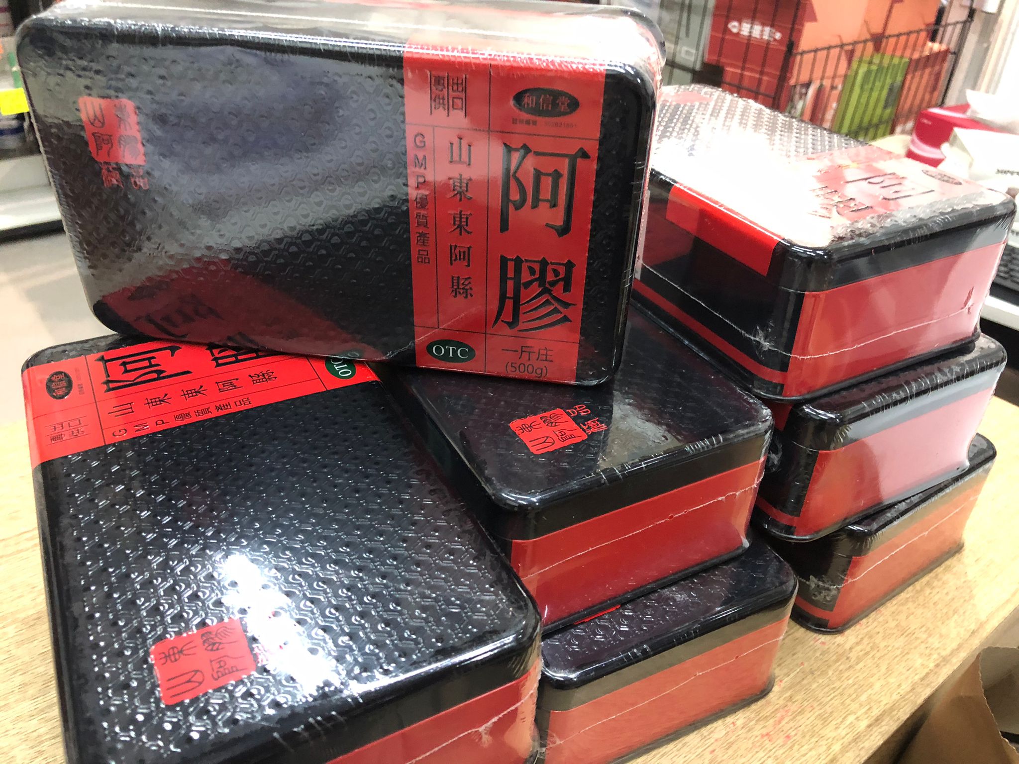 $188盒。2盒起$180盒。香港和信堂山东阿胶500g