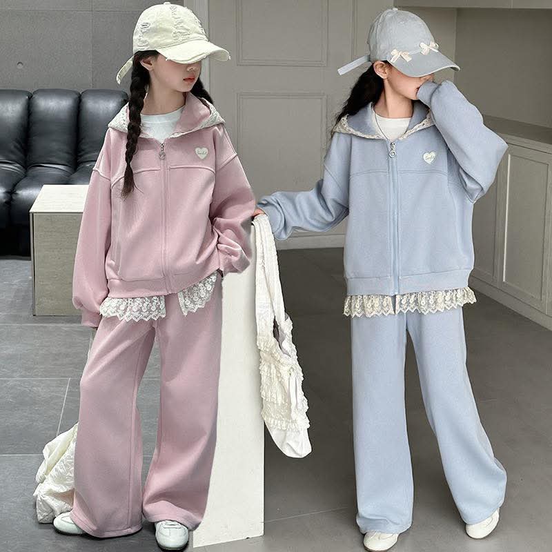 👧🏻【韩系蕾丝拼接休闲运动套装】$95套,2套起$85套。