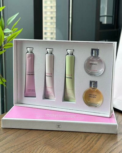 $168套。Chanel 限量版護手霜香水禮盒