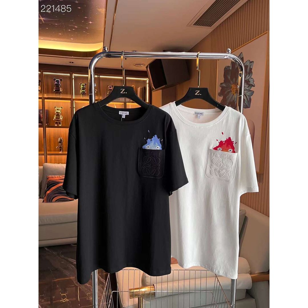$105件。2件起$95件。衫身黑/白經典2色配胸口装位红/藍2色刺绣