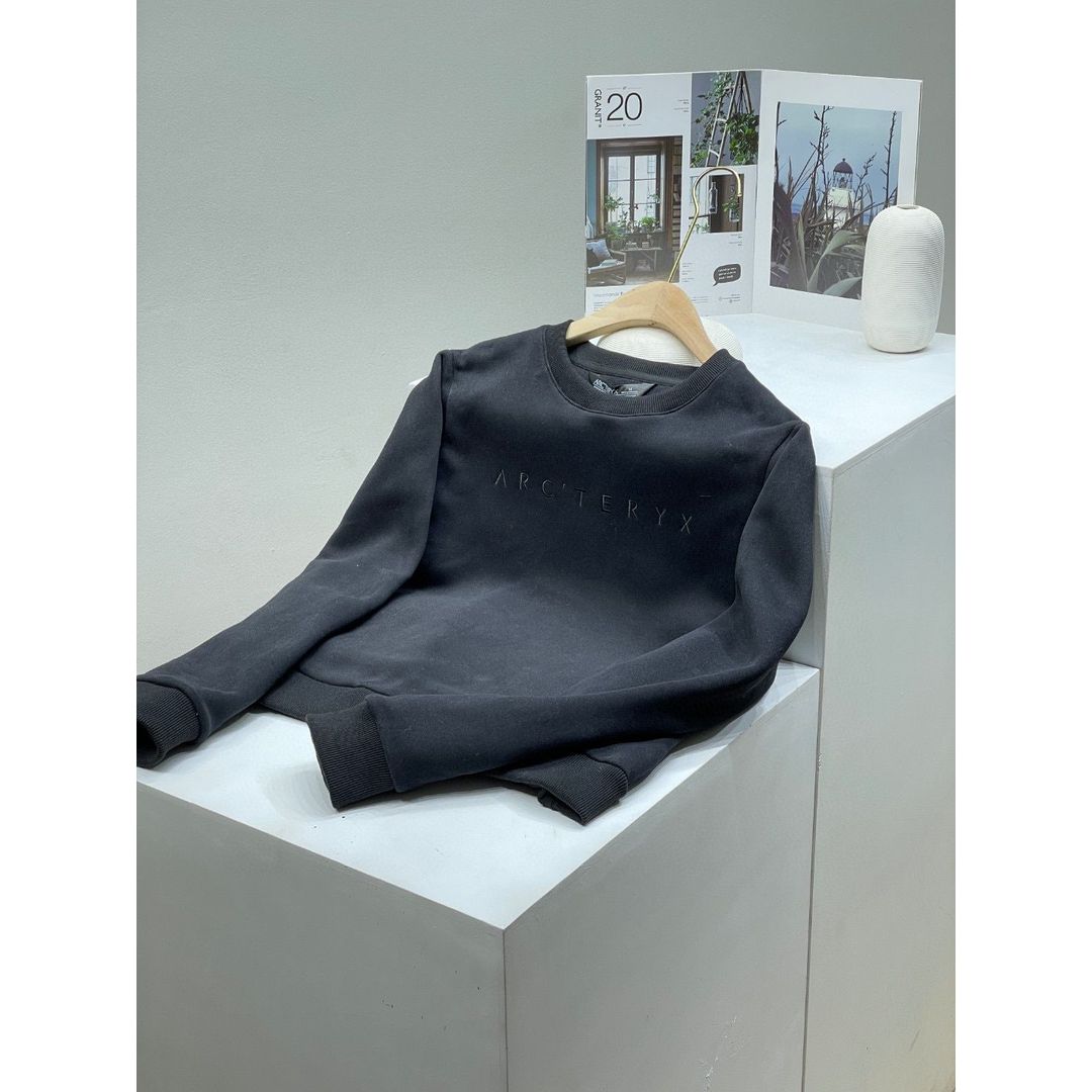 $210件。2件起$190件。ARCTERYX女士加绒休闲卫衣