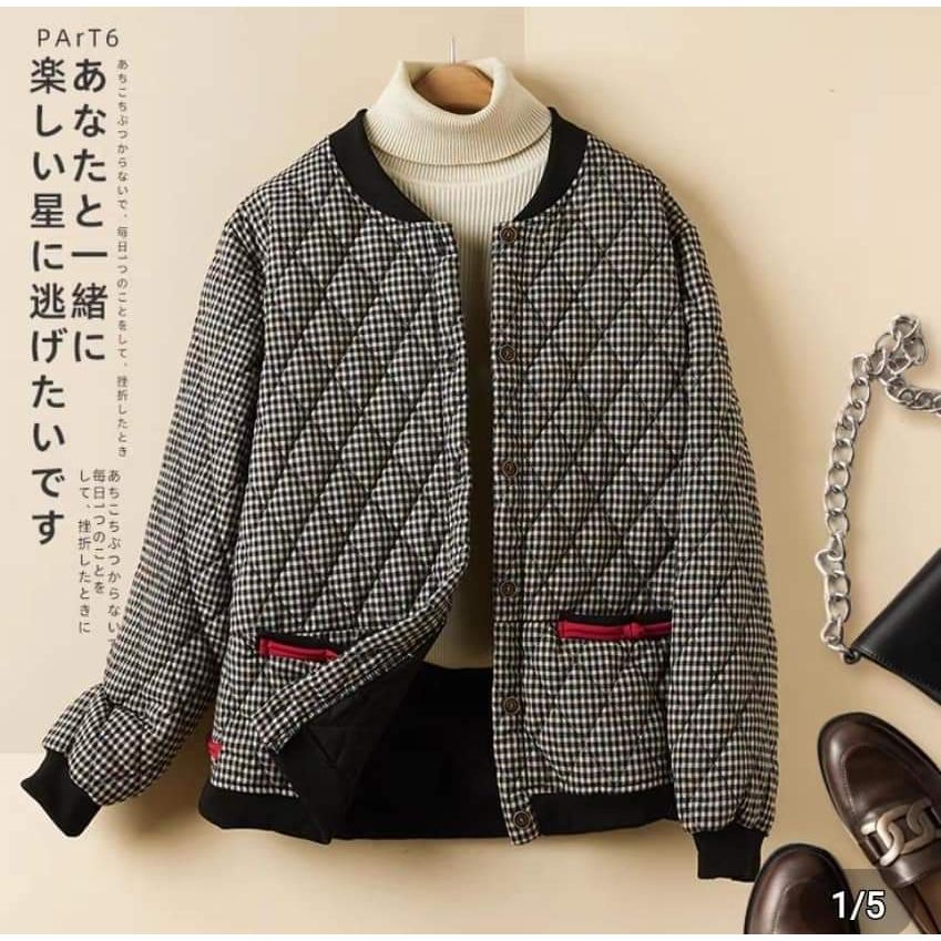 $118件。2件起$108件。复古菱形格子盤扣口宽鬆保暖夾棉加厚棉衣外套