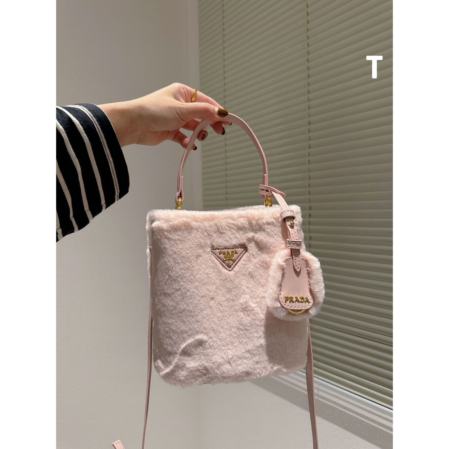 $520New bag prada 水桶包