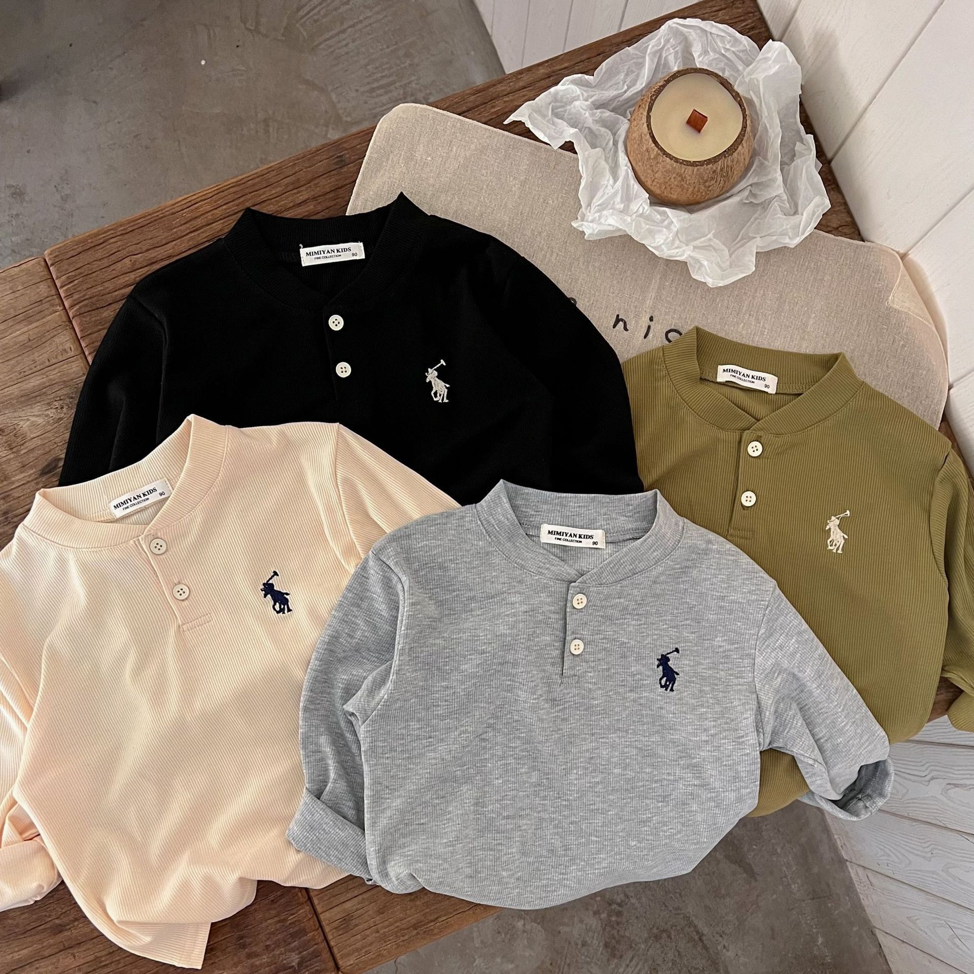 $88件。2件$160。韓版小馬刺繡打底衫