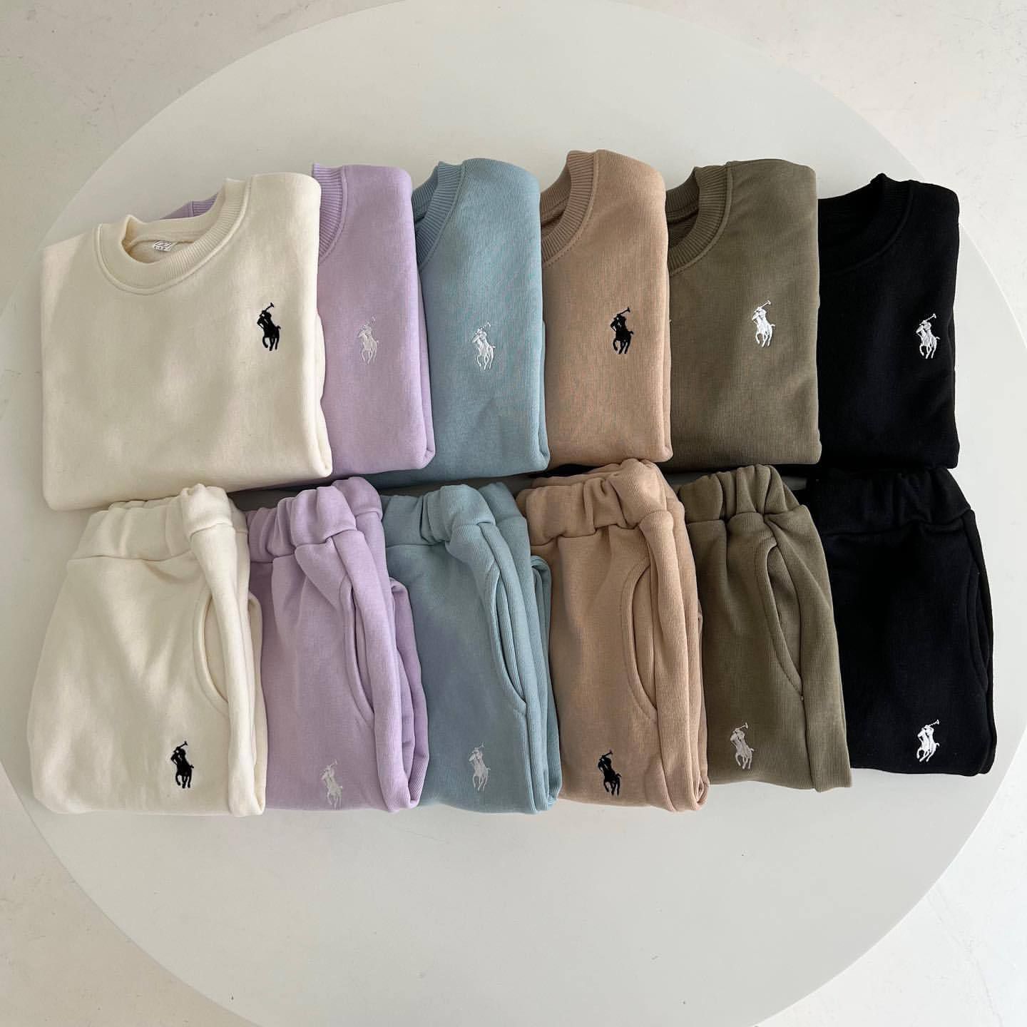 $118套。2套起$110套。小馬刺繡衛衣套裝