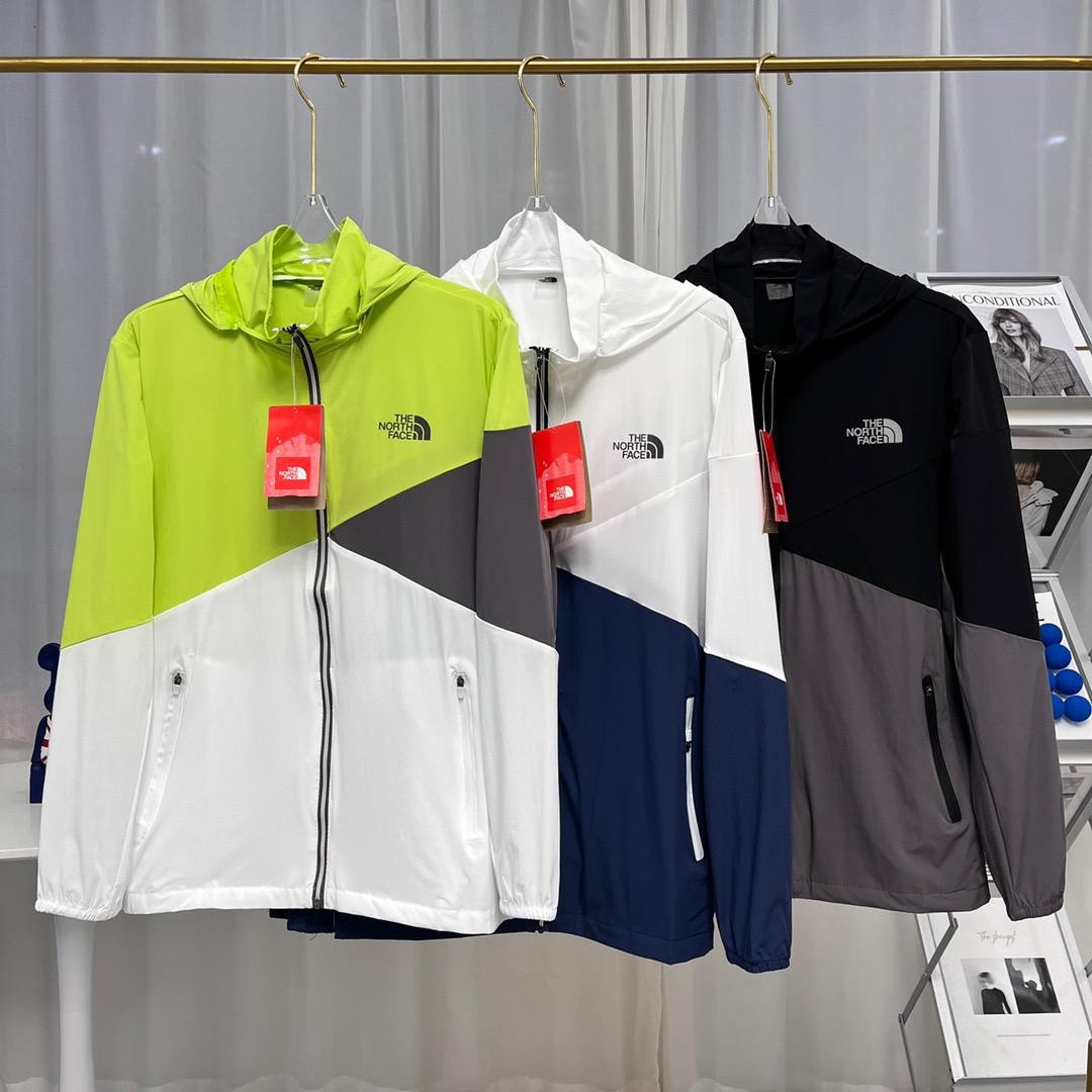 $188件。2件起$178件。The North Face 拼接撞色薄外套