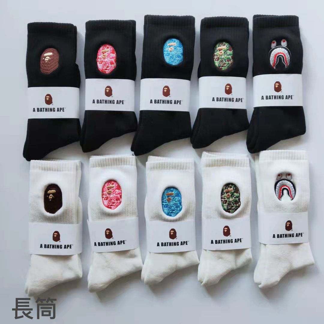$110套5款。Bape 猿人刺绣袜 (1套5对)