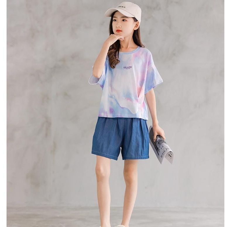 $98套。2套起$88套。韓版女童寬腳牛仔短褲+扎染T(2件套)。