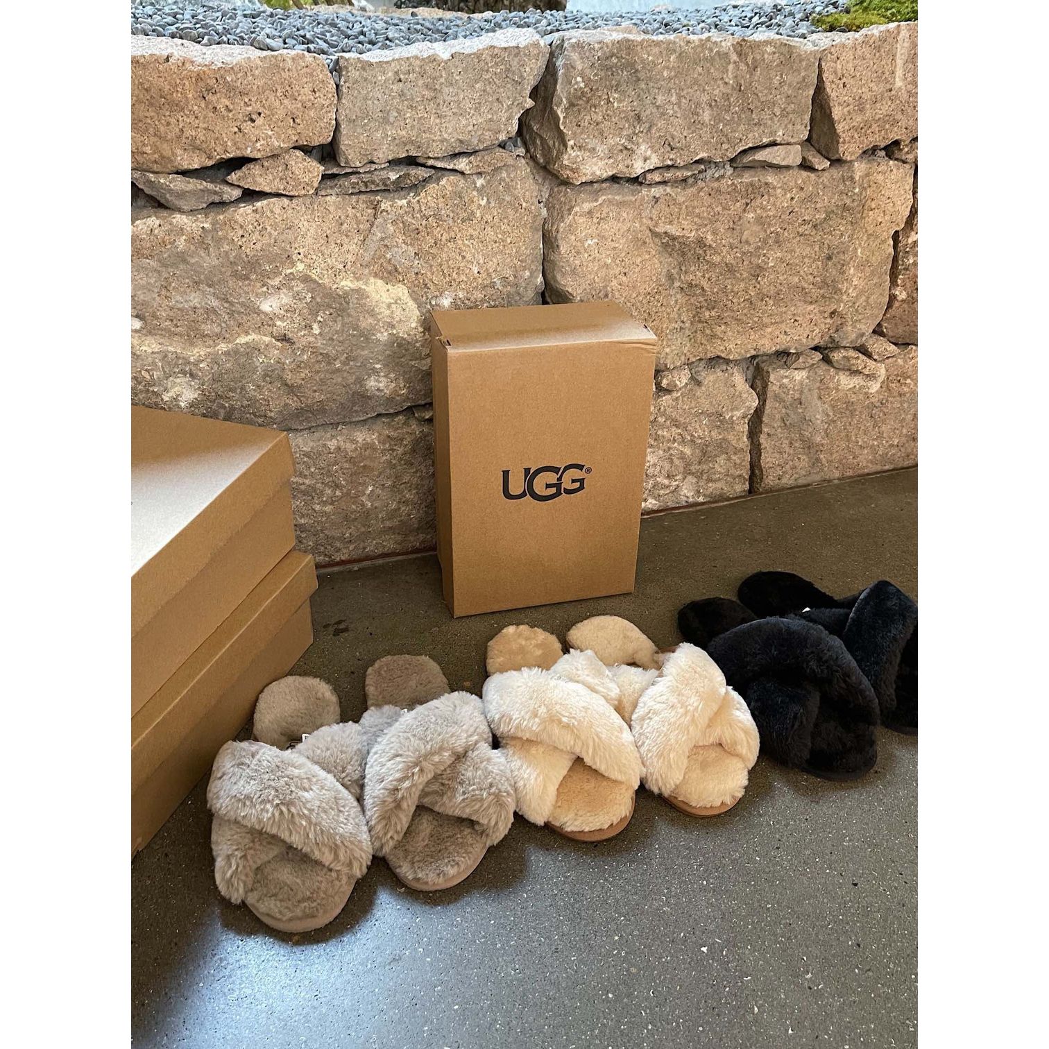$118對。UGG羊毛拖鞋