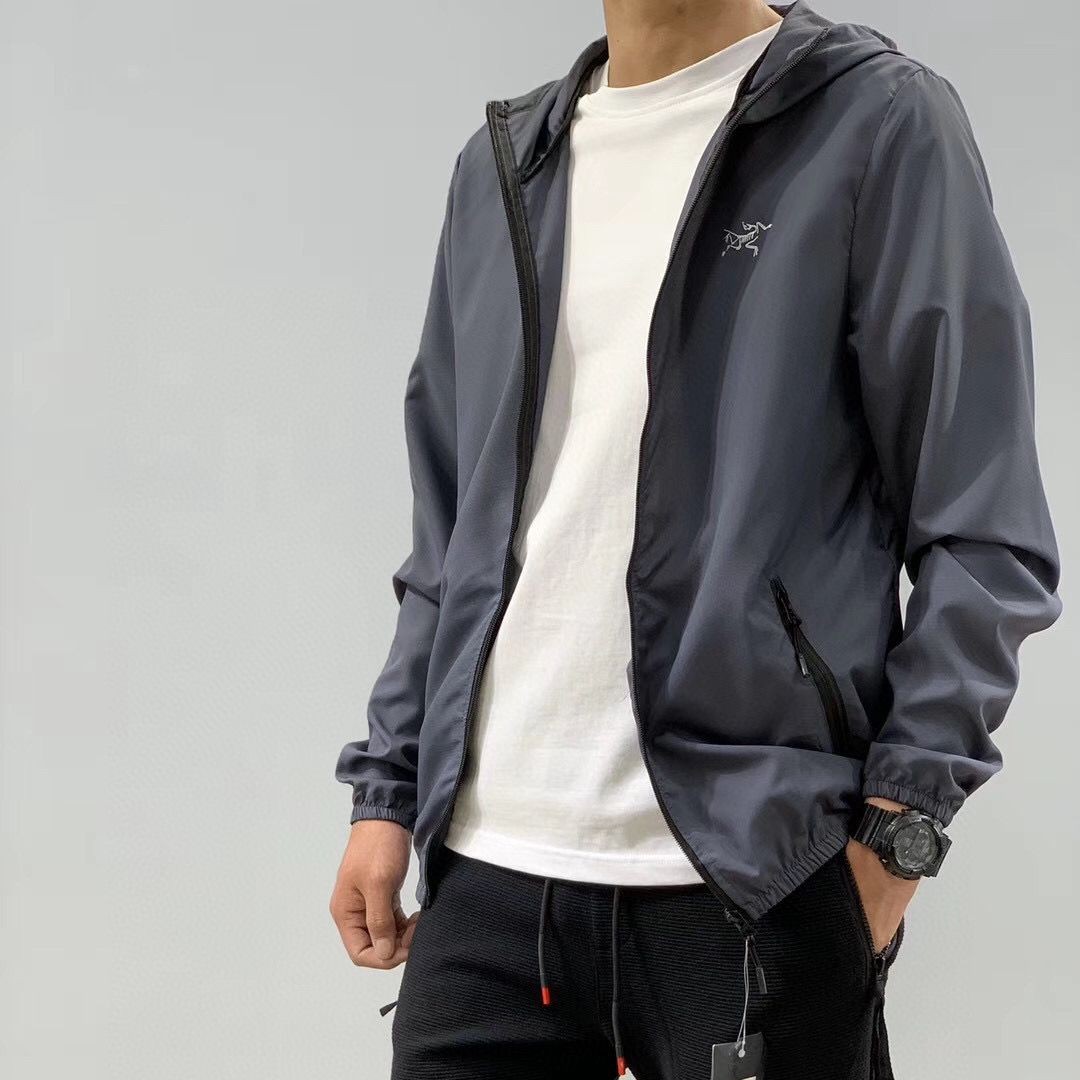 $228件。2件起$218件。Arcteryx皮膚衣