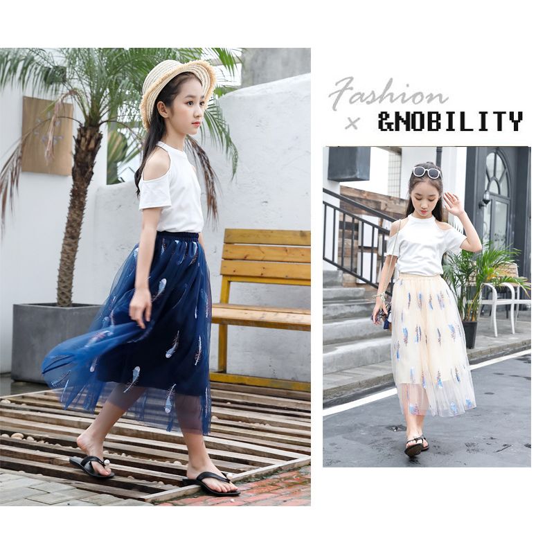 100至140cm$90/1。150至165cm$108/1。韩版女童羽毛刺绣配纱纲公主纱裙。